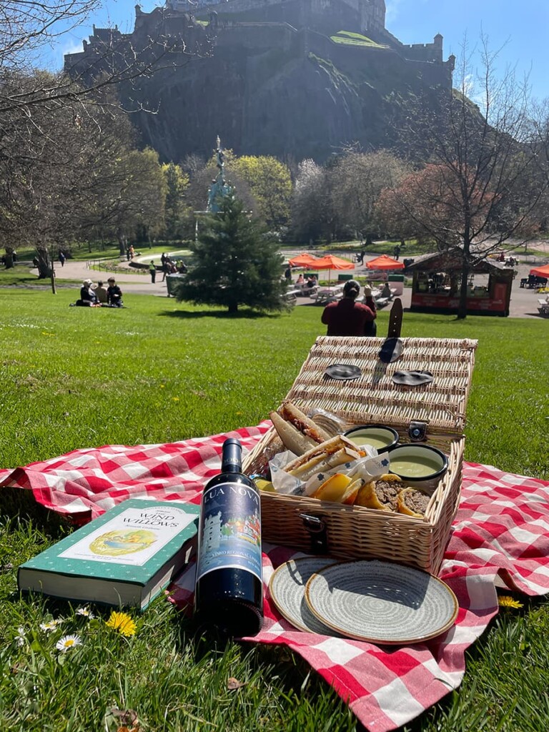 Badger-and-Co-Picnic-Hamper-Outdoors (1)